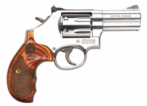 [022188141573] SMITH & WESSON 150713 MODEL 686 PLUS DELUXE 357 MAG OR 38 S&W SPL +P STAINLESS STEEL 3" BARREL & 7RD CYLINDER,  SATIN STAINLESS STEEL L-FRAME, TEXTURED WOOD GRIP, INTERNAL LOCK